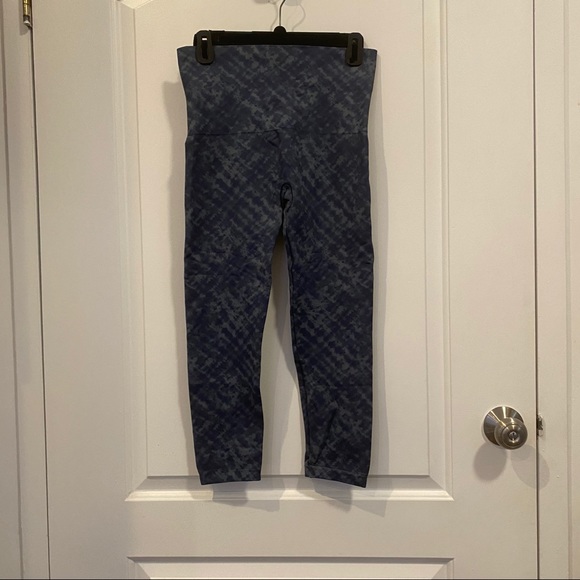 Spanx Seamless Leggings in Color Indigo Watercolor - Picture 6 of 6